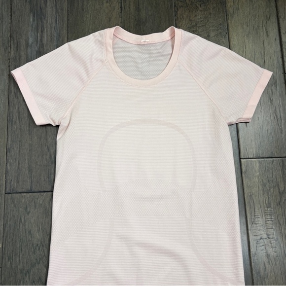 Lululemon Swiftly Tech Short Sleeve Shirt 2.0 Strawberry Milkshake - Picture 4 of 9
